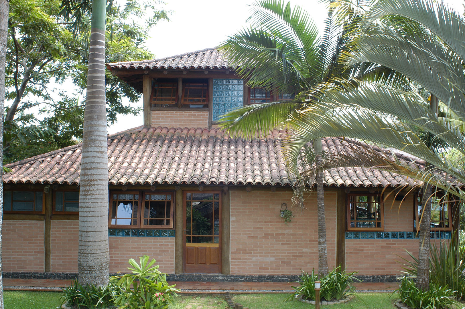 RESIDÊNCIA JRA, MADUEÑO ARQUITETURA & ENGENHARIA MADUEÑO ARQUITETURA & ENGENHARIA Rustic style houses