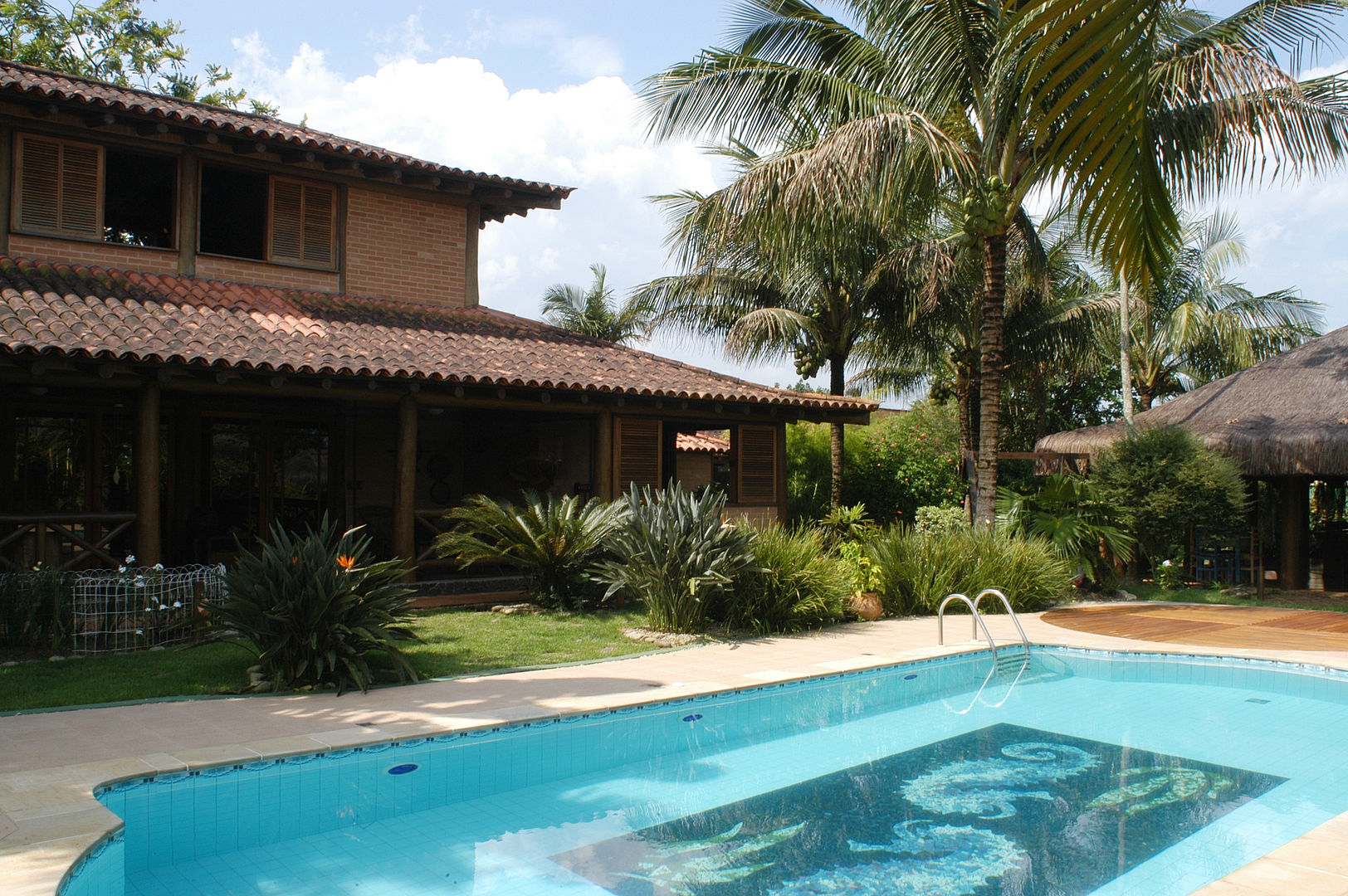 RESIDÊNCIA JRA, MADUEÑO ARQUITETURA & ENGENHARIA MADUEÑO ARQUITETURA & ENGENHARIA Rumah Gaya Rustic