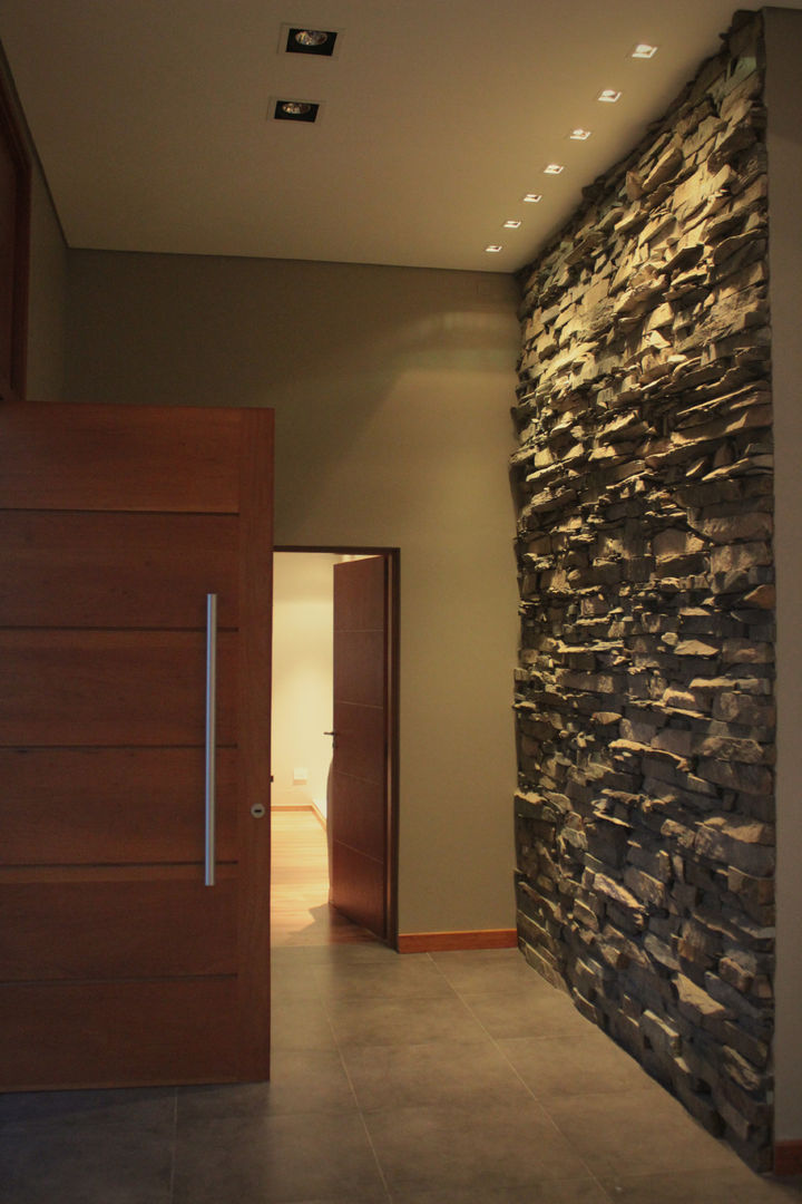 CASA MJM, JORGELINA ALVAREZ I arquitecta I JORGELINA ALVAREZ I arquitecta I Minimalist corridor, hallway & stairs