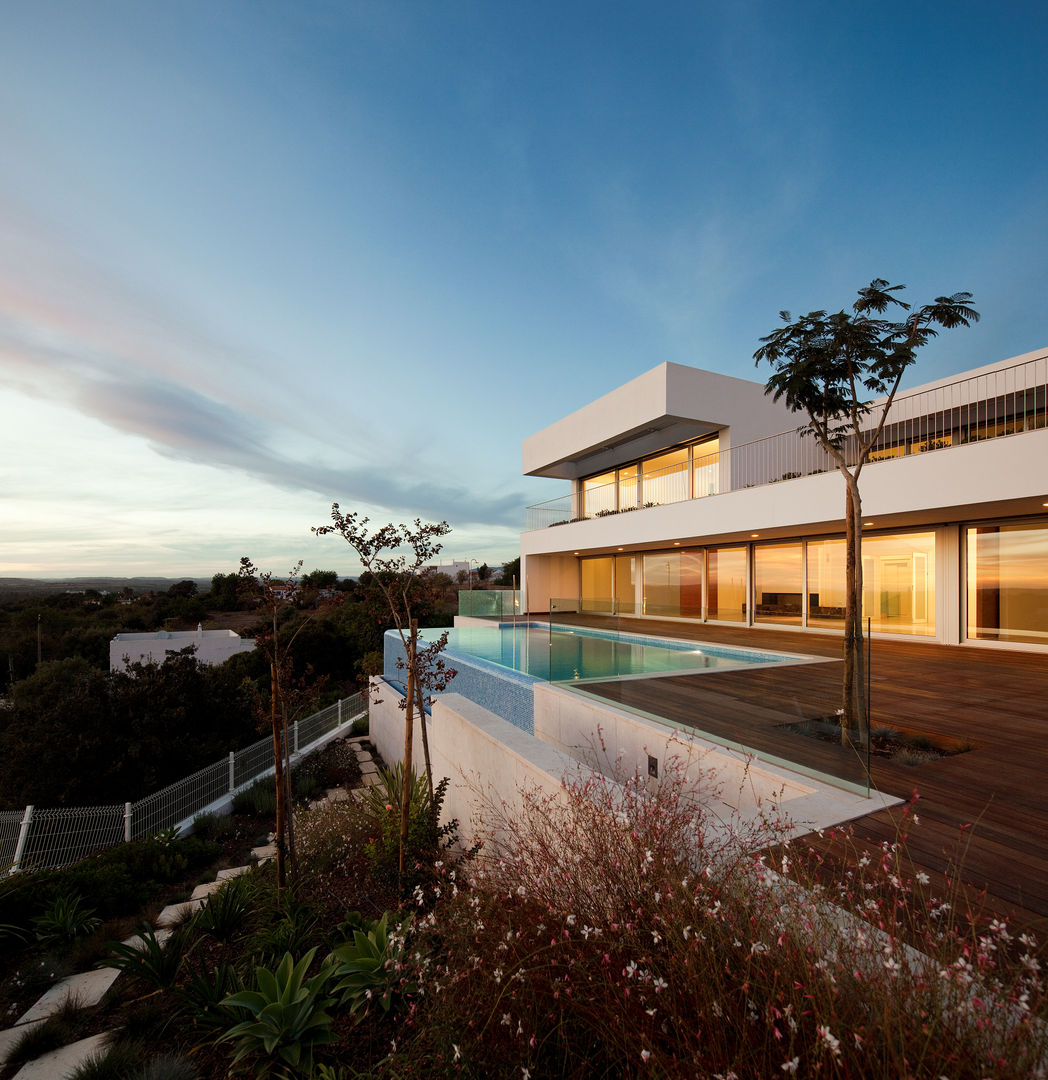 House in Portimão, MOM - Atelier de Arquitectura e Design, Lda MOM - Atelier de Arquitectura e Design, Lda Casas modernas