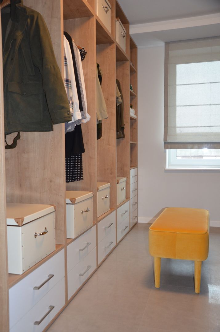 homify Modern dressing room