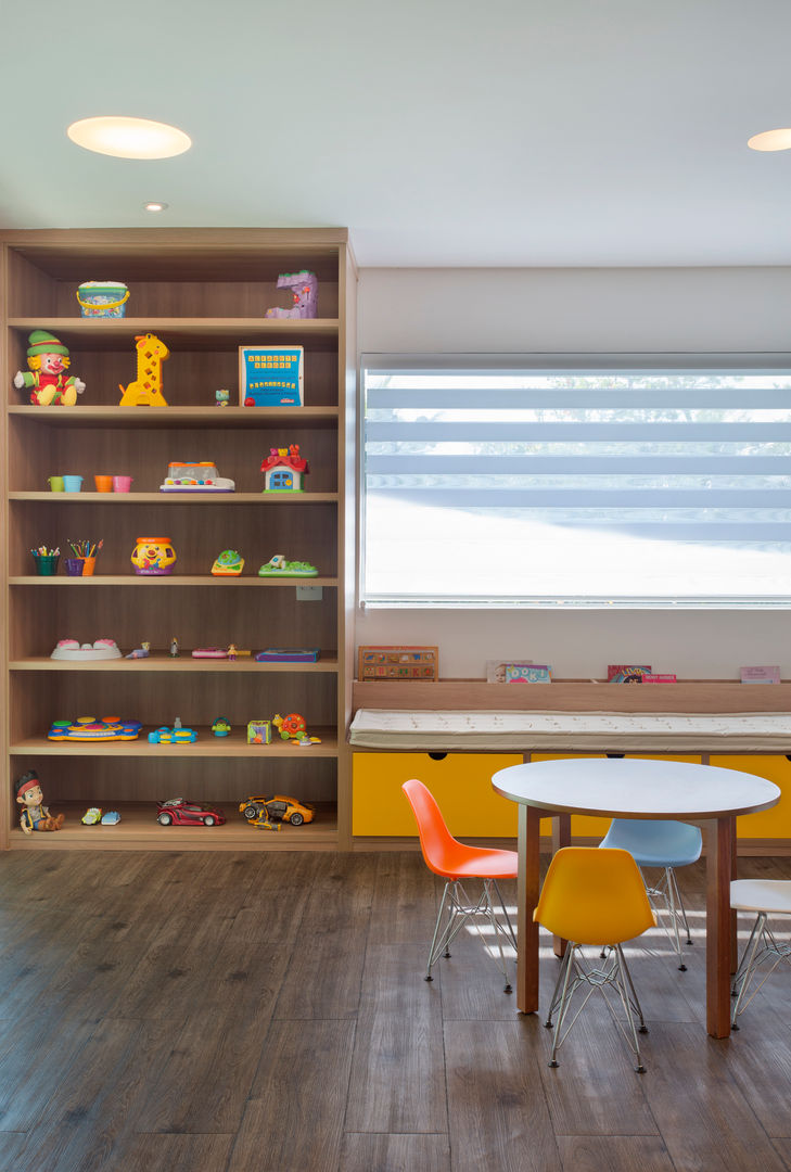 Salão de festas e brinquedoteca, Carolina Mendonça Projetos de Arquitetura e Interiores LTDA Carolina Mendonça Projetos de Arquitetura e Interiores LTDA Modern nursery/kids room