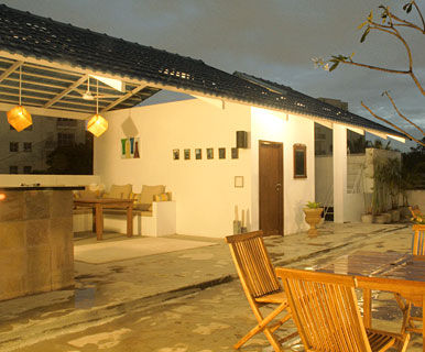 Shanmugham Residence, Sanctuary Sanctuary Balcon, Veranda & Terrasse modernes