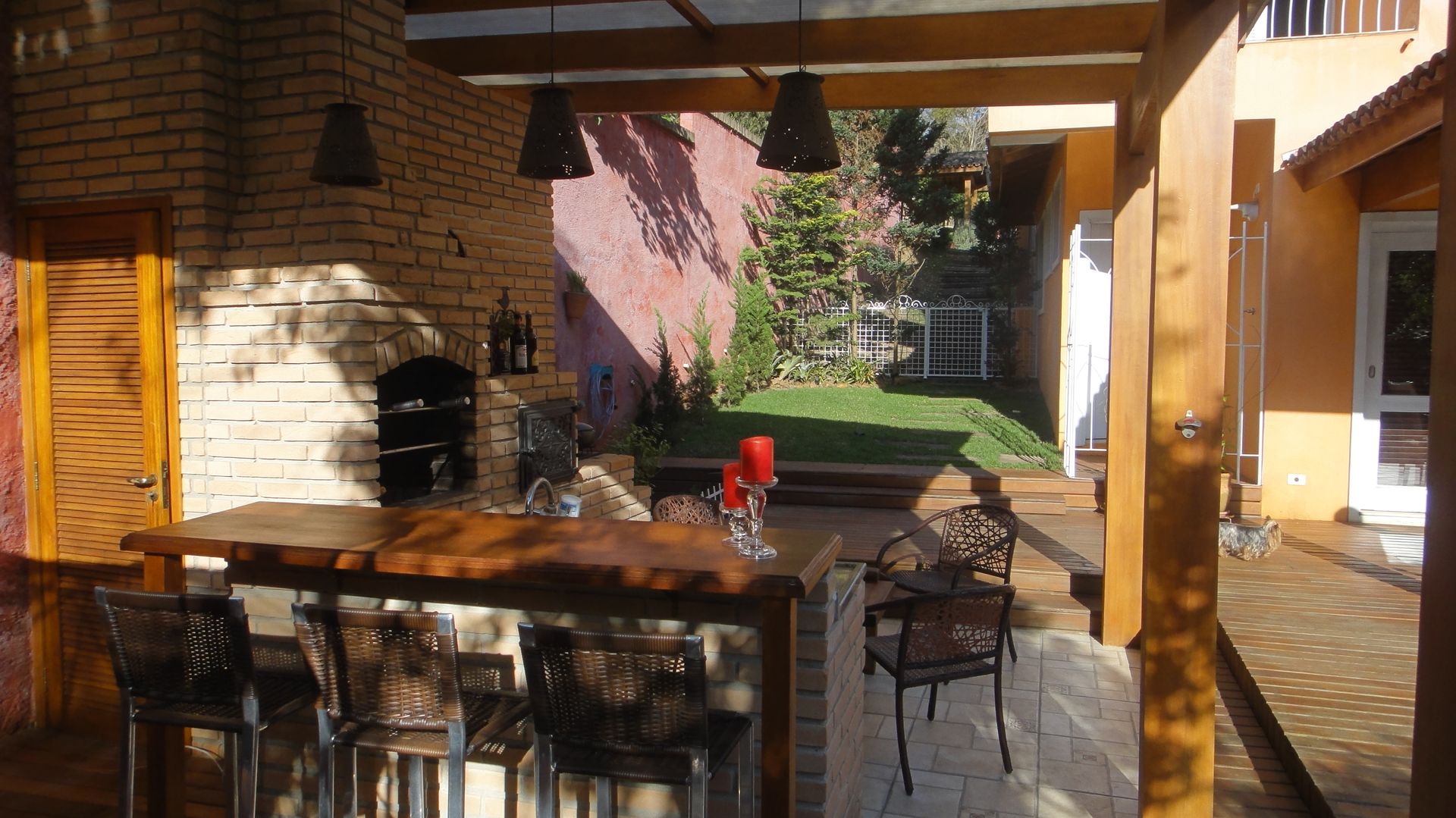 homify Rustic style balcony, veranda & terrace Bricks
