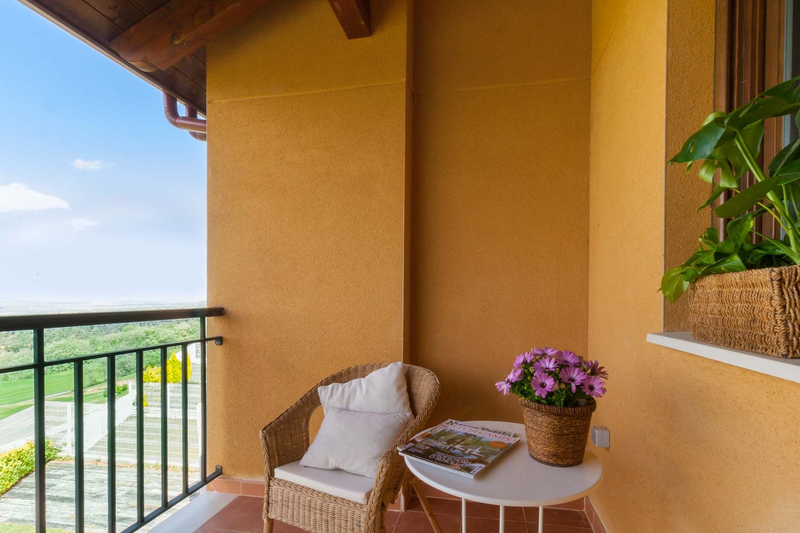 HOME STAGING ALQUILER, Become a Home Become a Home Scandinavian style balcony, veranda & terrace