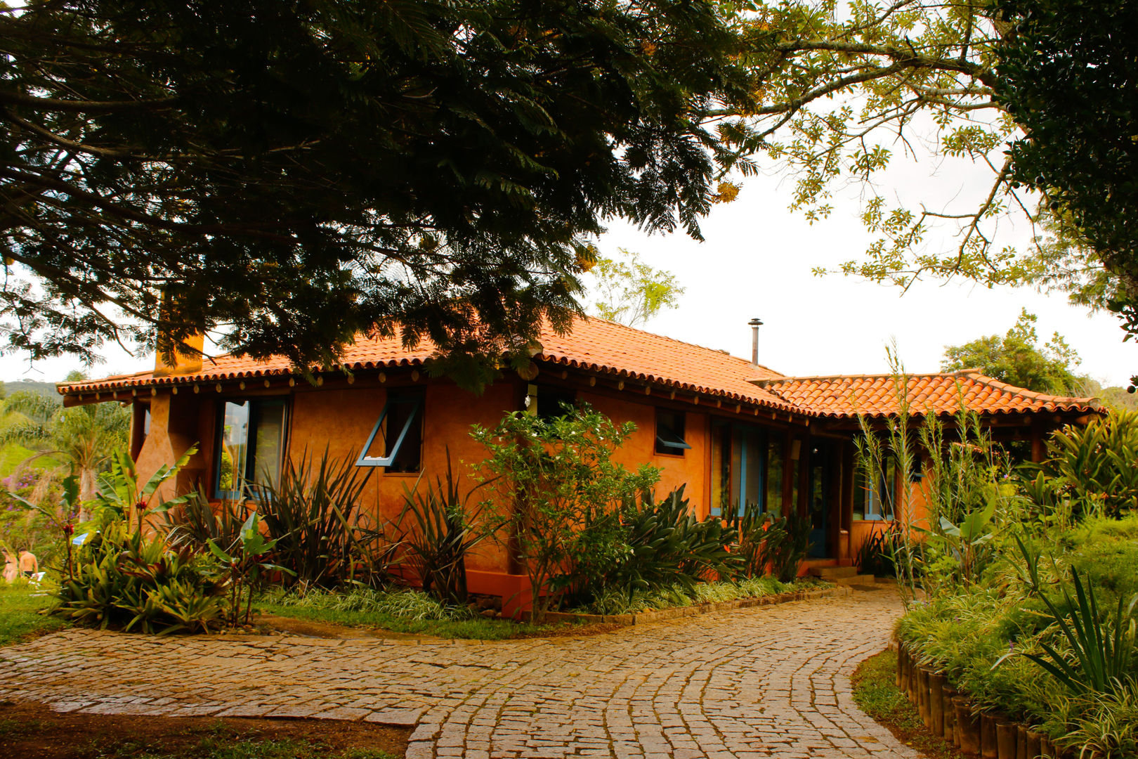 POUSADA MARIA MANHÃ, MADUEÑO ARQUITETURA & ENGENHARIA MADUEÑO ARQUITETURA & ENGENHARIA Rustic style house