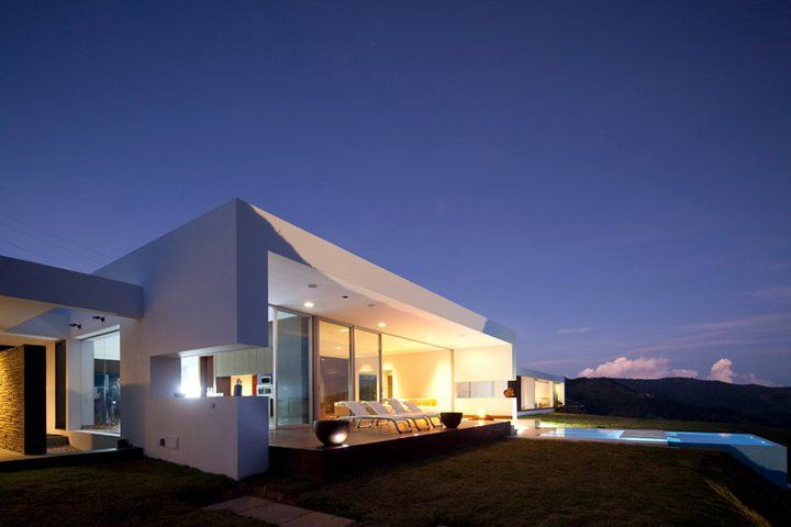 CASA BARRENECHE, LIGHTEN LIGHTEN Minimalist house