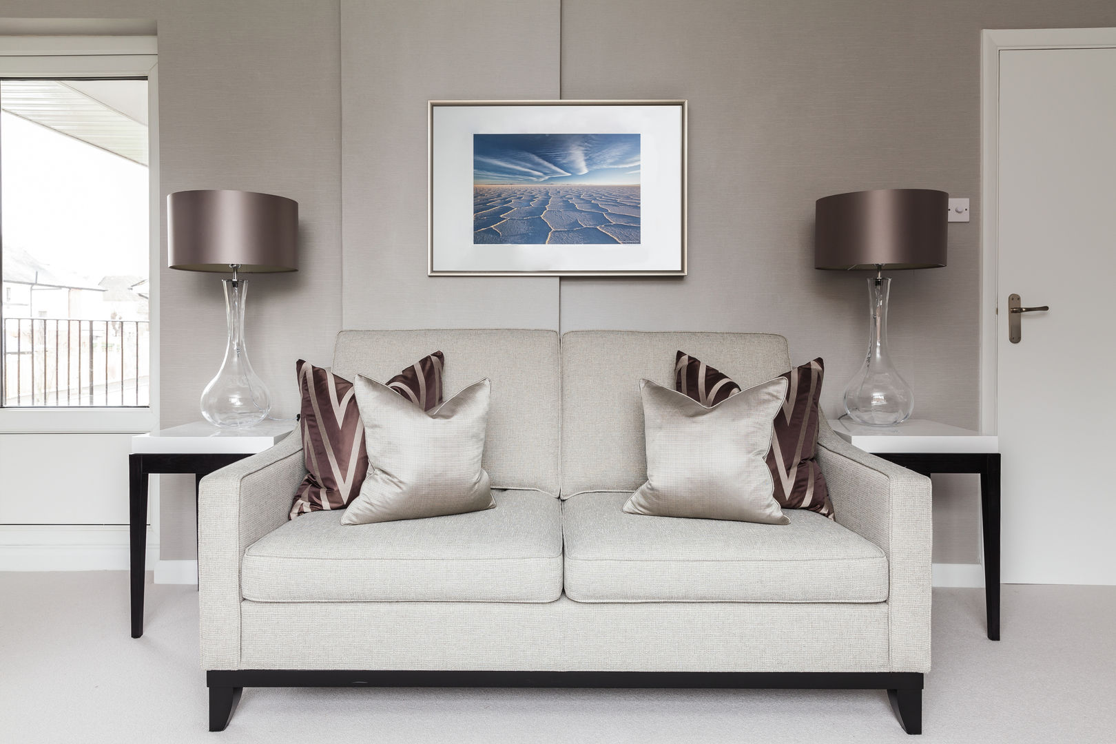 Loughton, The White House Interiors The White House Interiors Ruang Keluarga Modern