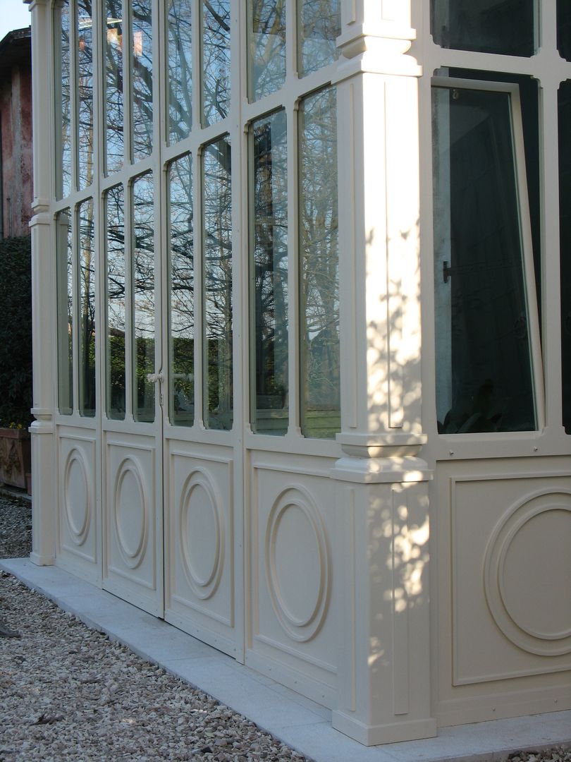 VERANDE PER RESIDENZE PRIVATE, La Fucina Artistica Srl La Fucina Artistica Srl Classic style balcony, veranda & terrace