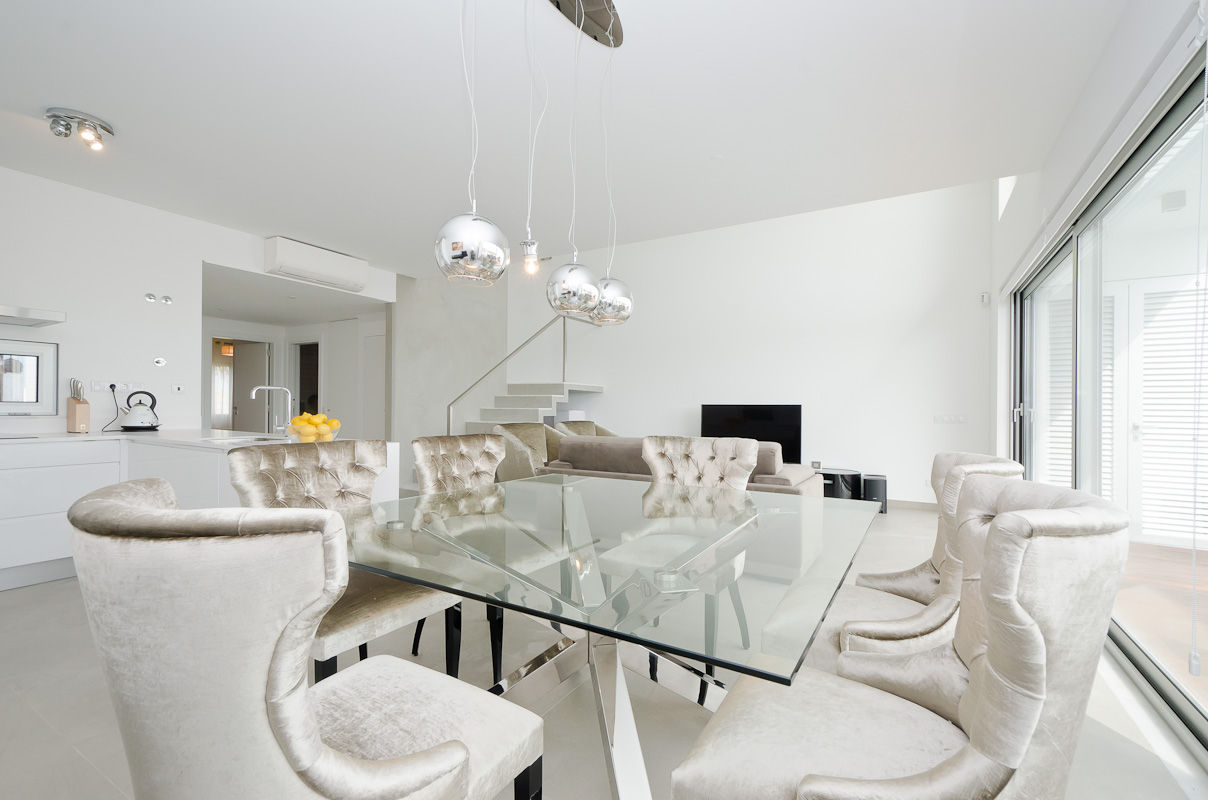 Private Interior Design Project - Albufeira, Simple Taste Interiors Simple Taste Interiors Dining room Chairs & benches