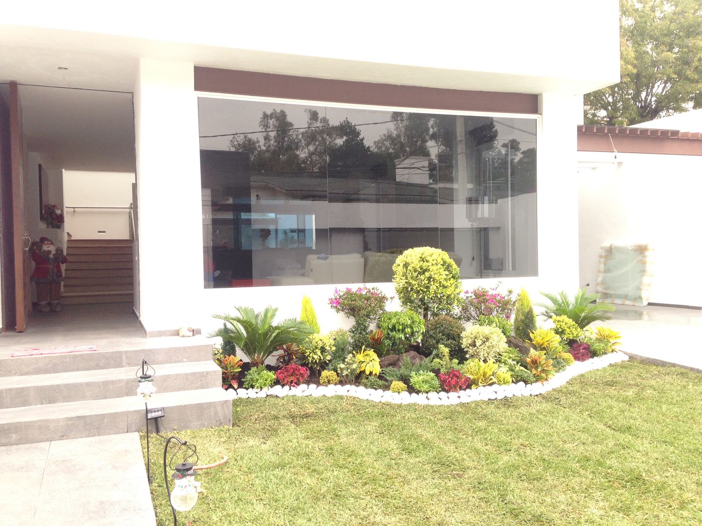 RESIDENCIA CLUB DE GOLF LA HACIENDA, CESAR MONCADA SALAZAR (L2M ARQUITECTOS S DE RL DE CV) CESAR MONCADA SALAZAR (L2M ARQUITECTOS S DE RL DE CV) Modern style gardens