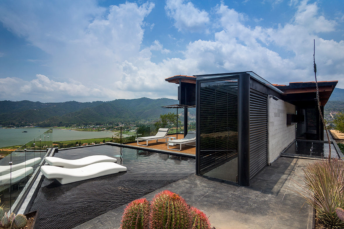 CASA RR, BURO ARQUITECTURA BURO ARQUITECTURA 泳池 磁磚