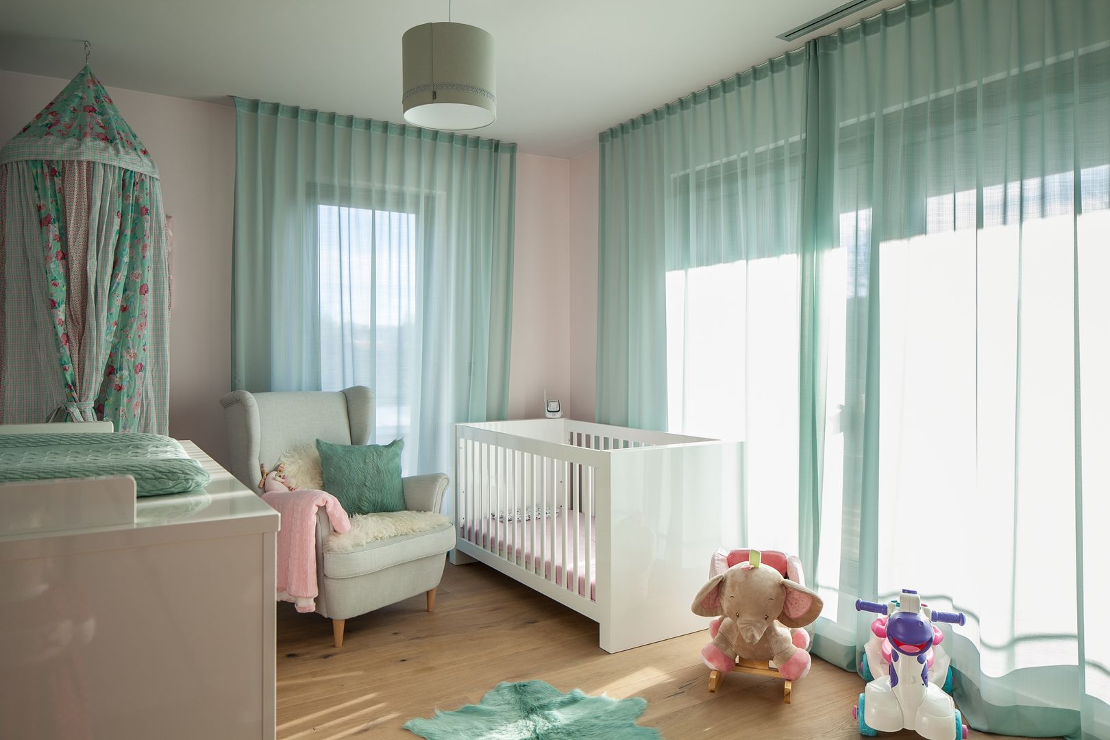 Villa S, BESPOKE GmbH // Interior Design & Production BESPOKE GmbH // Interior Design & Production Nursery/kid’s room