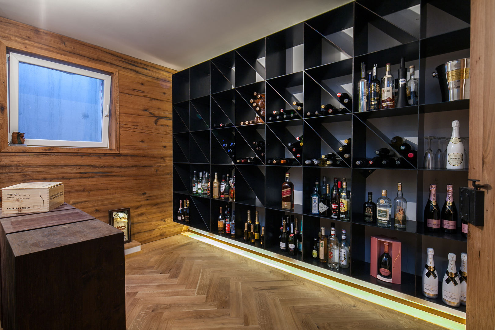 Villa S, BESPOKE GmbH // Interior Design & Production BESPOKE GmbH // Interior Design & Production Modern Home Wine Cellar