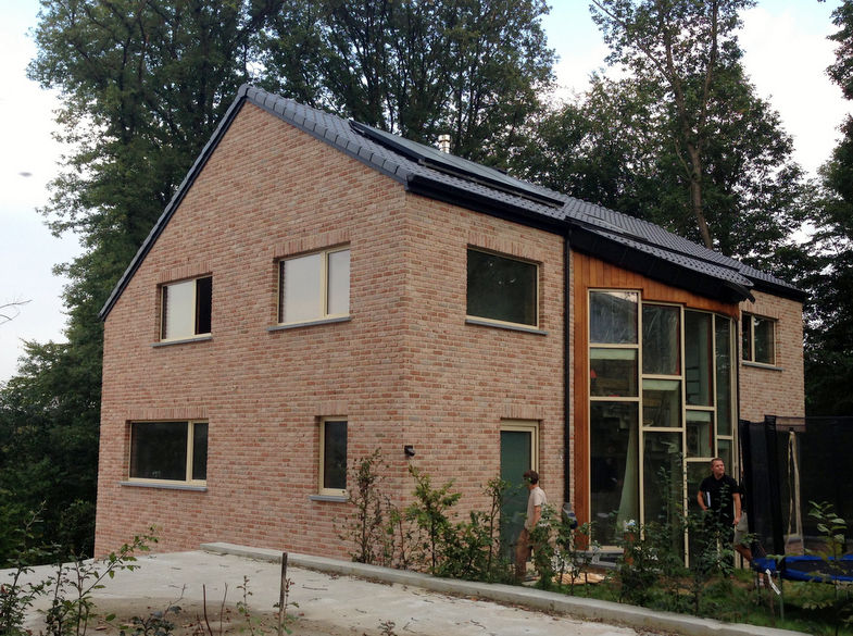 Une maison passive dans les bois, à Céroux-Mousty, Bureau d'Architectes Desmedt Purnelle Bureau d'Architectes Desmedt Purnelle Maisons modernes