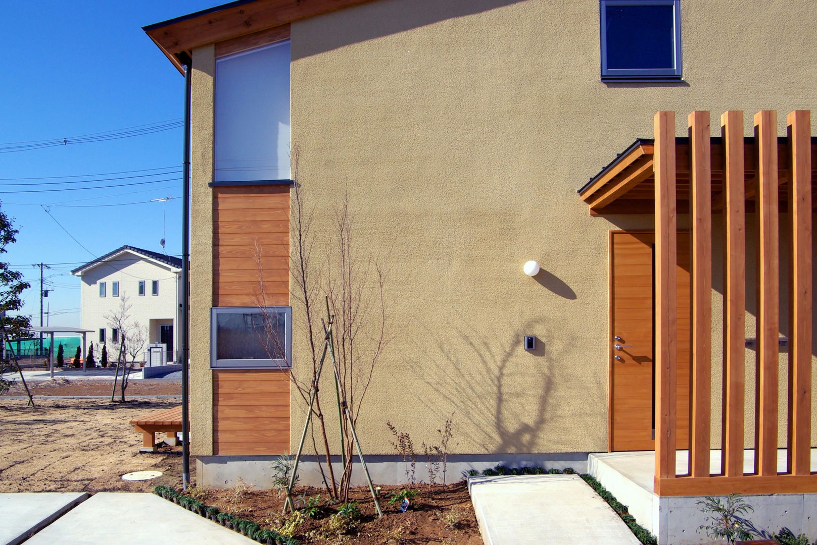 ​簡素居 ～つくばみらい市～, 環境創作室杉 環境創作室杉 Casas de estilo minimalista Madera maciza Multicolor