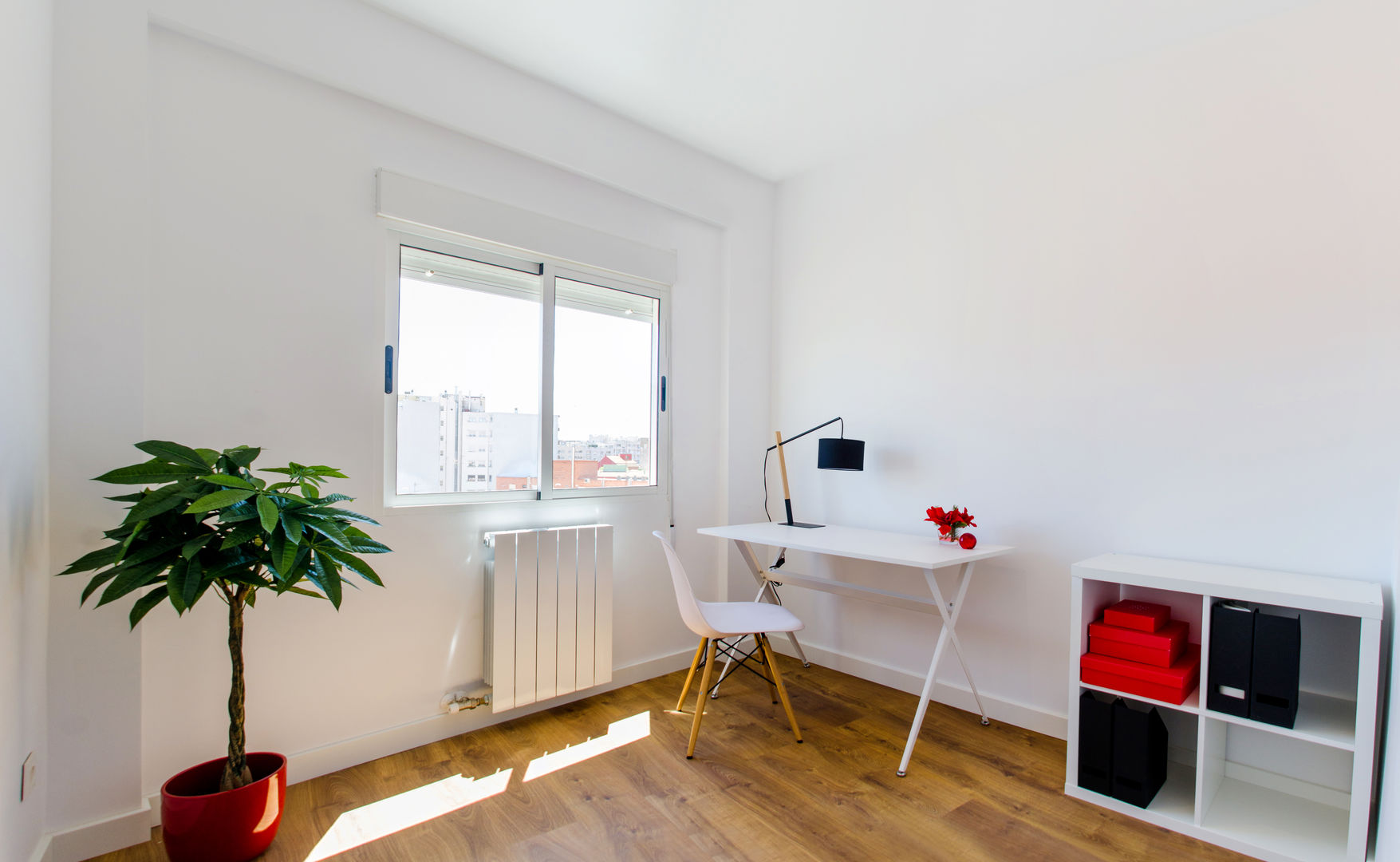 Apartamento estilo nórdico de 52m2 Ideal para Solteros , Noelia Villalba Interiorista Noelia Villalba Interiorista Phòng học/văn phòng phong cách Bắc Âu