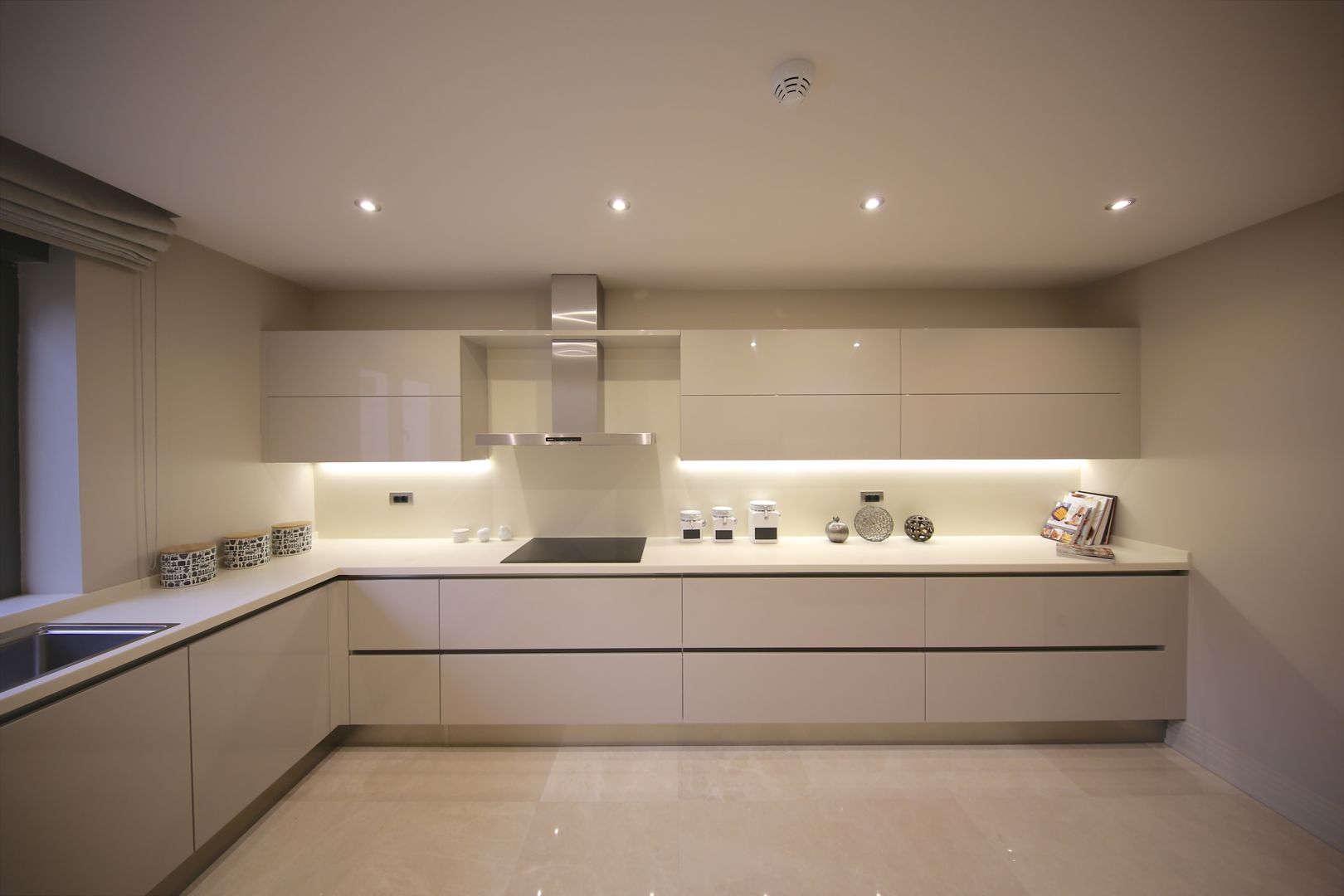 TEKNİK YAPI ÖRNEK DAİRE, Kerim Çarmıklı İç Mimarlık Kerim Çarmıklı İç Mimarlık Modern kitchen