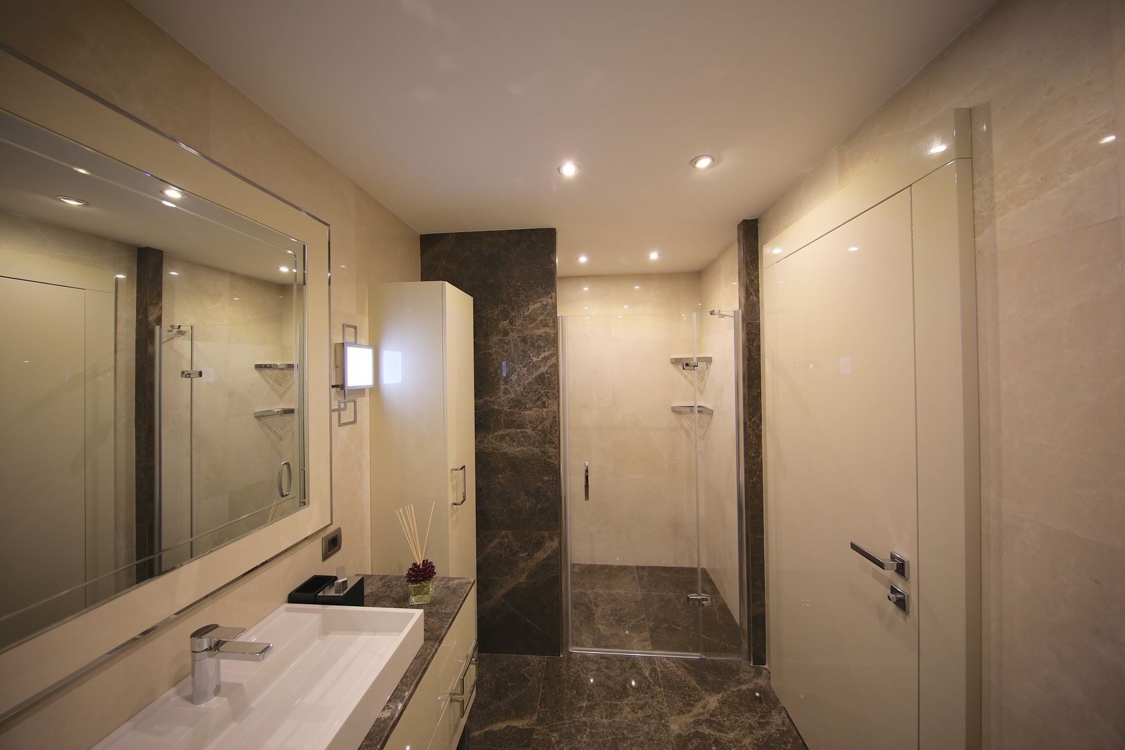 TEKNİK YAPI ÖRNEK DAİRE, Kerim Çarmıklı İç Mimarlık Kerim Çarmıklı İç Mimarlık Modern bathroom