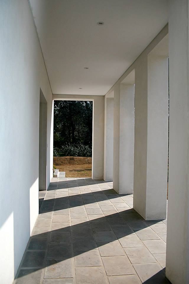 Casa Byrnes, Aulet & Yaregui Arquitectos Aulet & Yaregui Arquitectos Modern Corridor, Hallway and Staircase