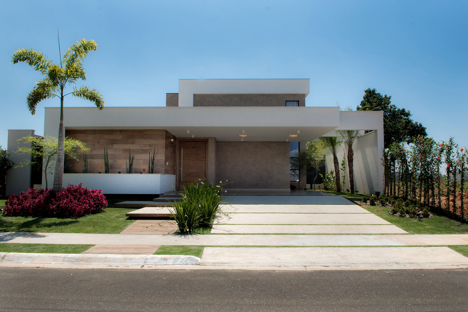 Casa Térrea - contemporânea, Camila Castilho - Arquitetura e Interiores Camila Castilho - Arquitetura e Interiores Modern houses Wood Wood effect