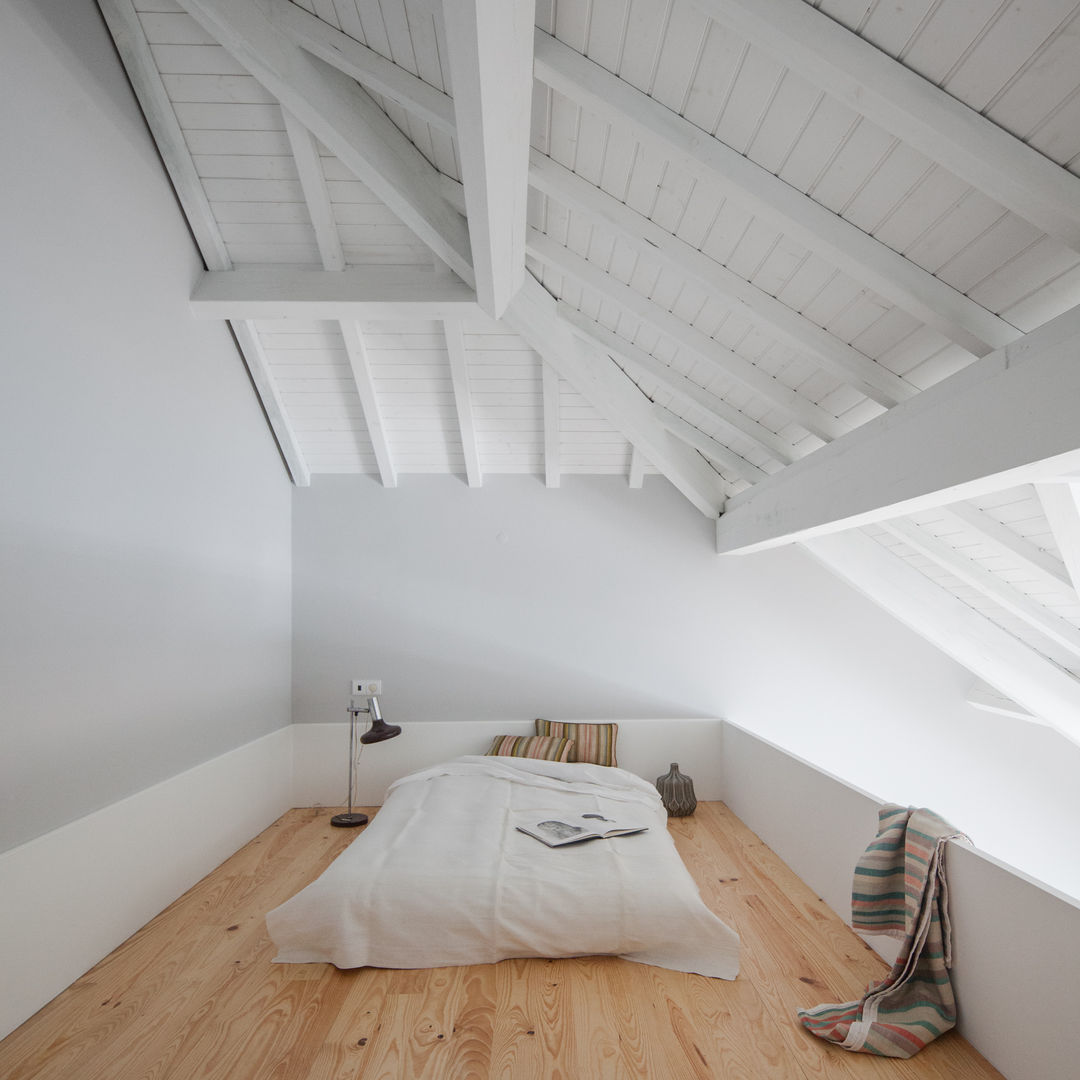 Santa Teresa, Pedro Ferreira Architecture Studio Lda Pedro Ferreira Architecture Studio Lda Eclectic style bedroom Wood Wood effect