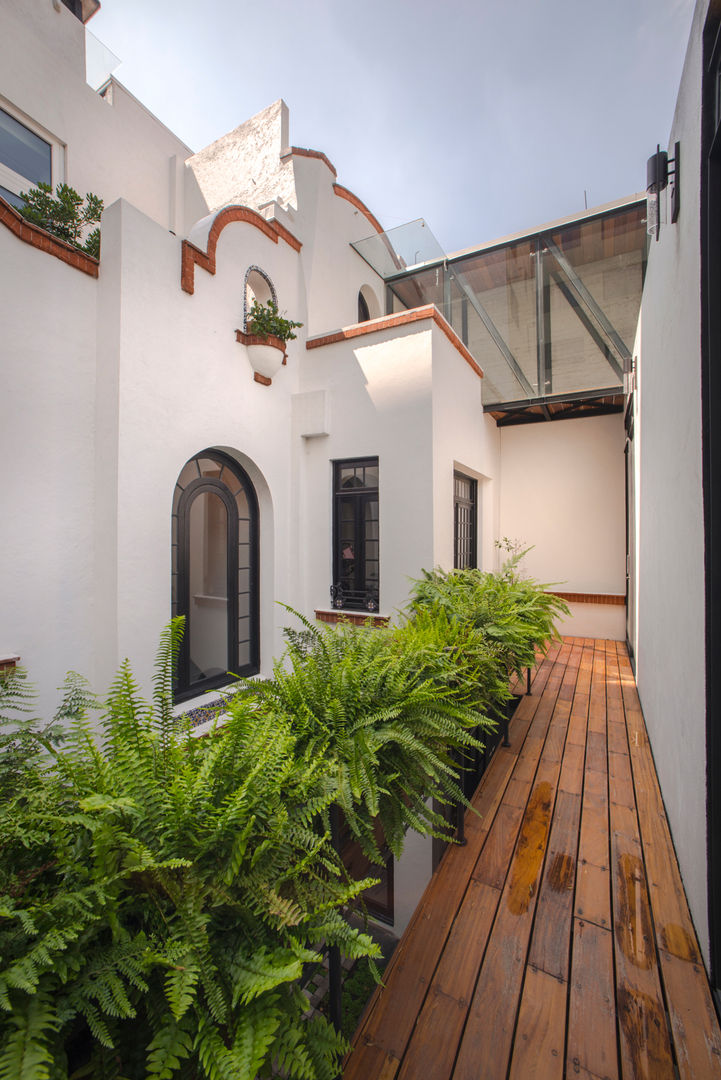 CASA EN HIPÓDROMO CONDESA, TW/A Architectural Group TW/A Architectural Group モダンデザインの テラス