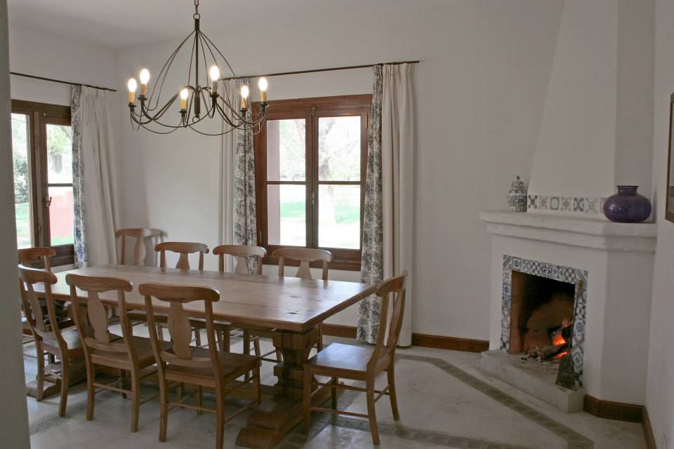 Loo Mapu, Aulet & Yaregui Arquitectos Aulet & Yaregui Arquitectos Country style dining room