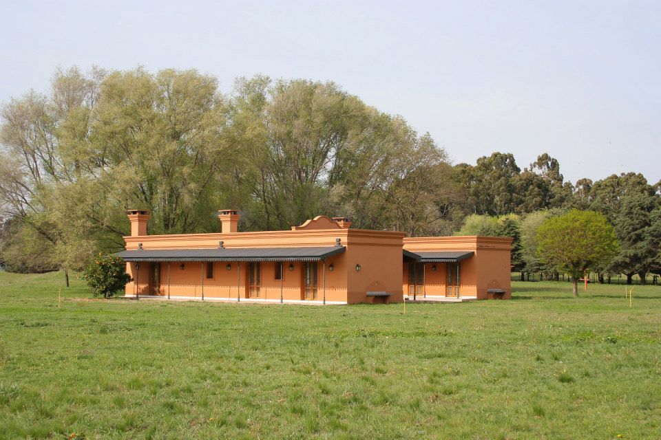 Loo Mapu, Aulet & Yaregui Arquitectos Aulet & Yaregui Arquitectos Country style houses