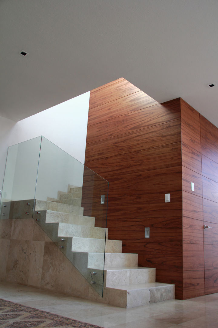 PRIVADA MIRAMAR, GRUPO VOLTA GRUPO VOLTA モダンスタイルの 玄関&廊下&階段
