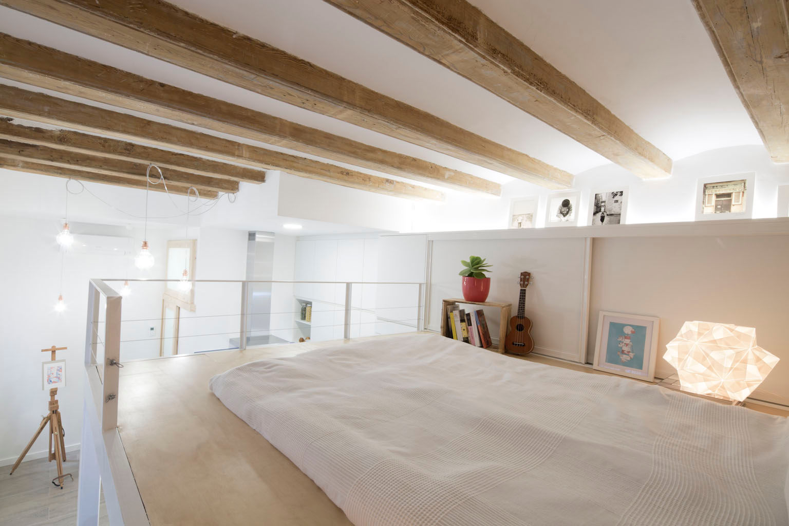 Altillo homify Dormitorios de estilo minimalista