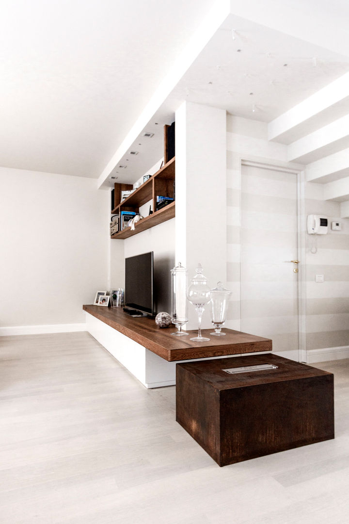 Appartamento Residenziale - Monza - 2013, Galleria del Vento Galleria del Vento 现代客厅設計點子、靈感 & 圖片 木頭 Wood effect 電視櫃