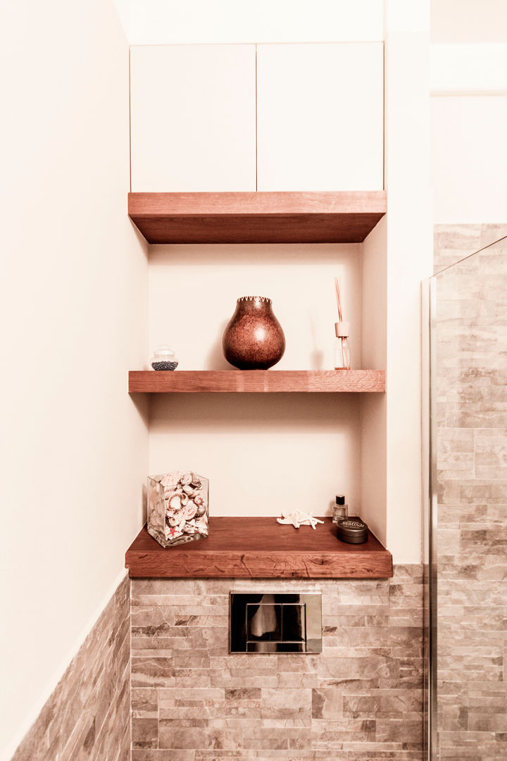 Appartamento Residenziale - Monza - 2013, Galleria del Vento Galleria del Vento Modern Bathroom Wood Wood effect Storage