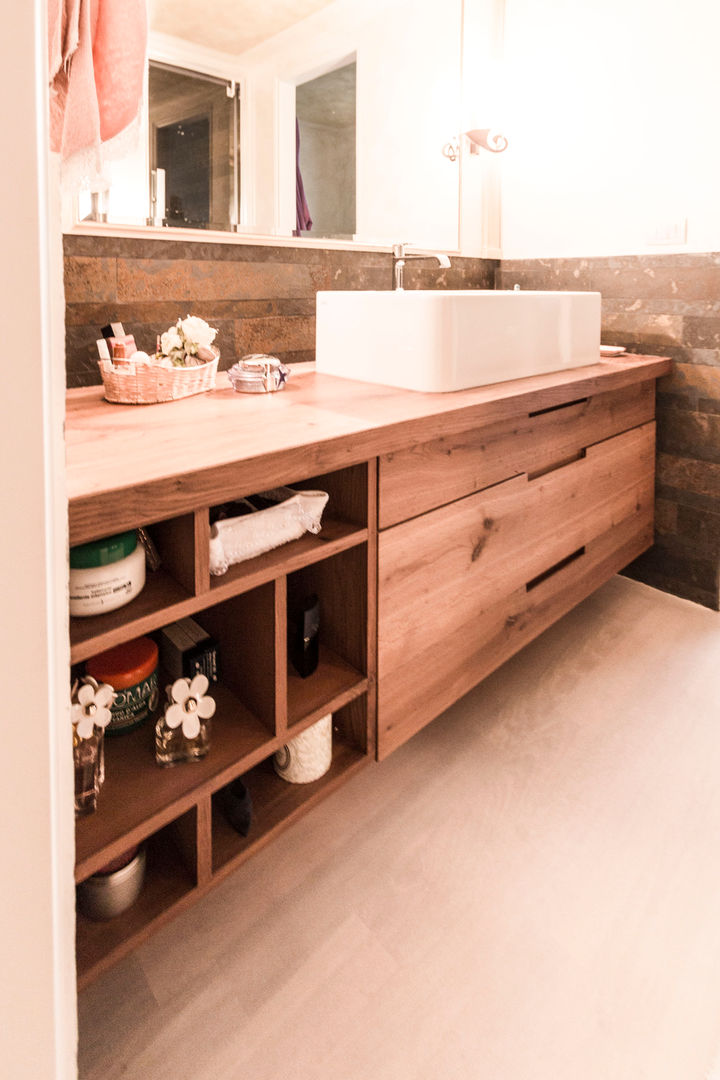 Appartamento Residenziale - Monza - 2013, Galleria del Vento Galleria del Vento Modern bathroom Solid Wood Multicolored Storage