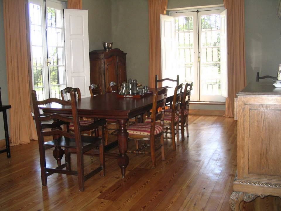 Von Neufforge, Aulet & Yaregui Arquitectos Aulet & Yaregui Arquitectos Colonial style dining room