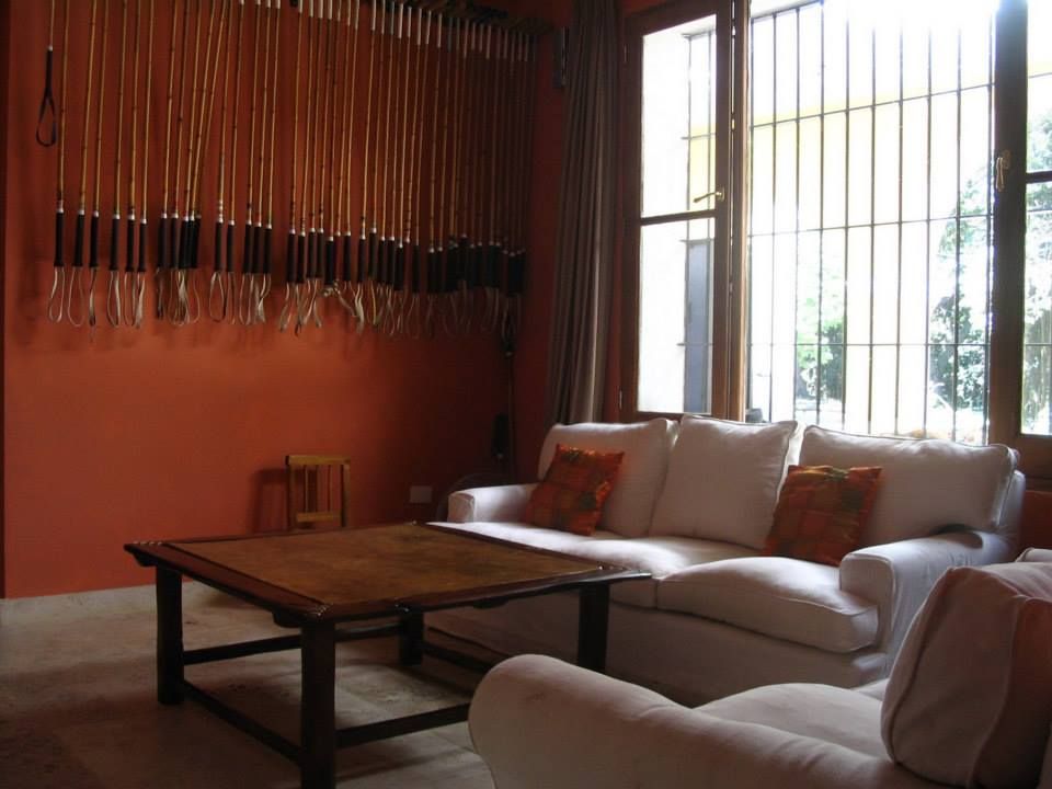 Von Neufforge, Aulet & Yaregui Arquitectos Aulet & Yaregui Arquitectos Colonial style living room