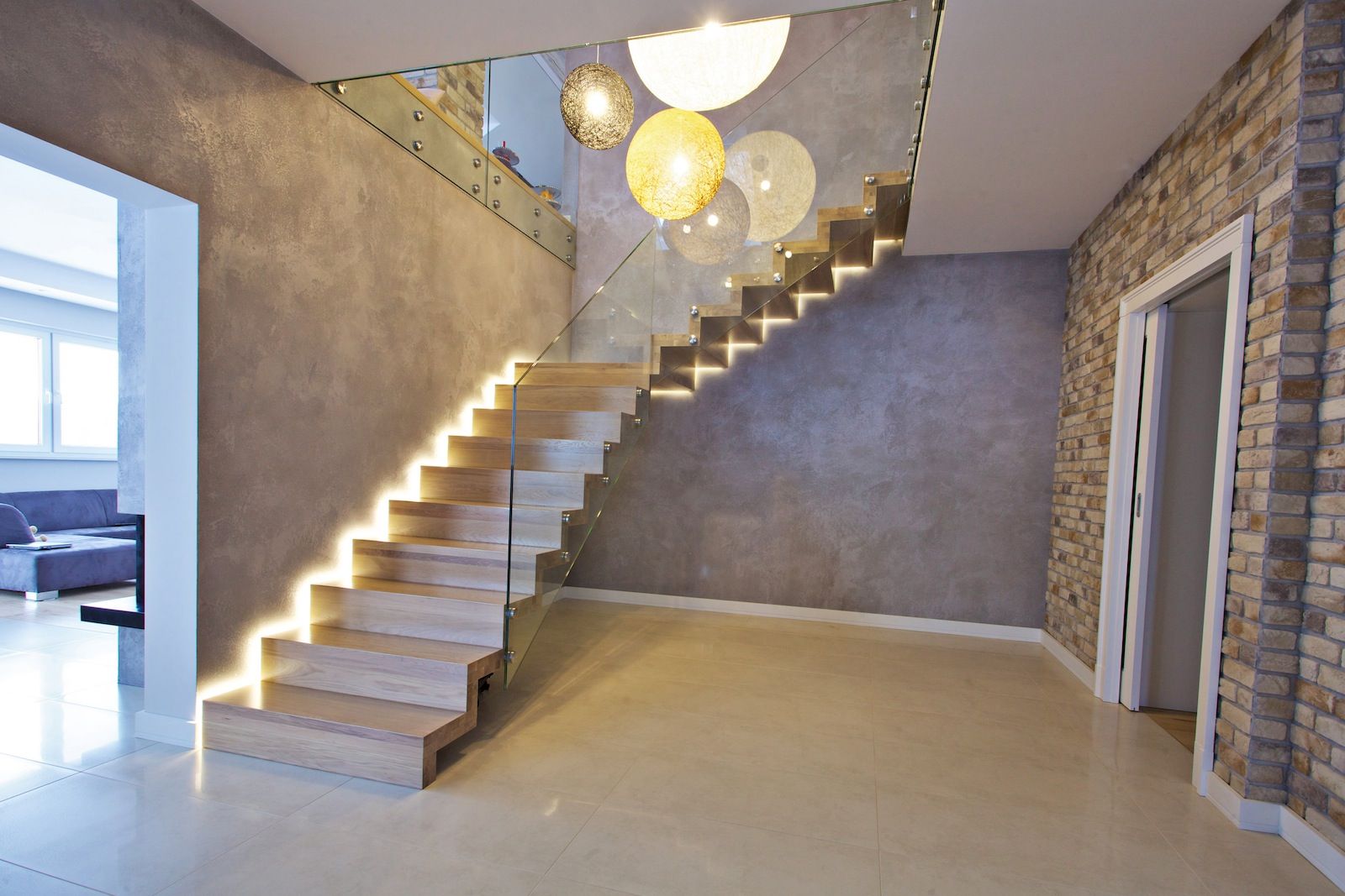 Faltwerktreppe Passau, lifestyle-treppen.de lifestyle-treppen.de الممر الحديث، المدخل و الدرج خشب Wood effect