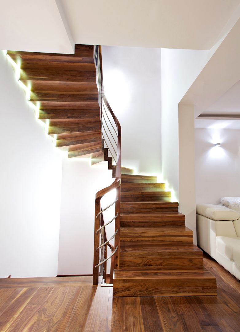 Faltwerktreppe Speyer, lifestyle-treppen.de lifestyle-treppen.de Modern corridor, hallway & stairs Wood Wood effect