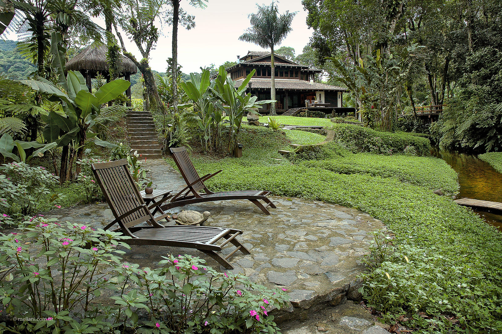 Arquitetos: www.albieroecosta.com.br Mellani Fotografias Casas tropicais