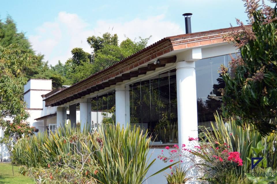 COUNTRY HOUSE IN MALINALCO MEXICO, De Ovando Arquitectos De Ovando Arquitectos Casas coloniales