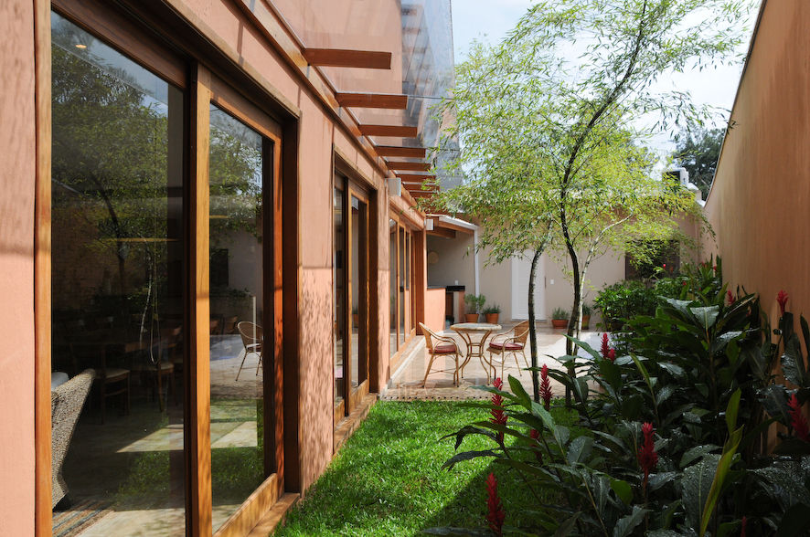 RESIDENCIA, Martins Valente Arquitetura e Interiores Martins Valente Arquitetura e Interiores モダンな 家