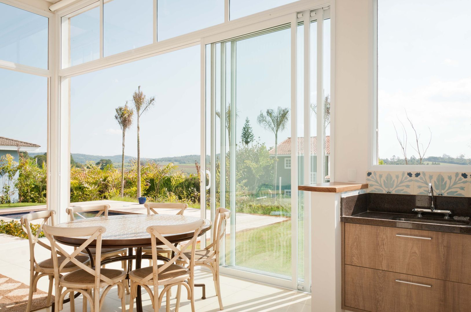 RESIDENCIA CAMPO 2, Martins Valente Arquitetura e Interiores Martins Valente Arquitetura e Interiores Sala da pranzo moderna