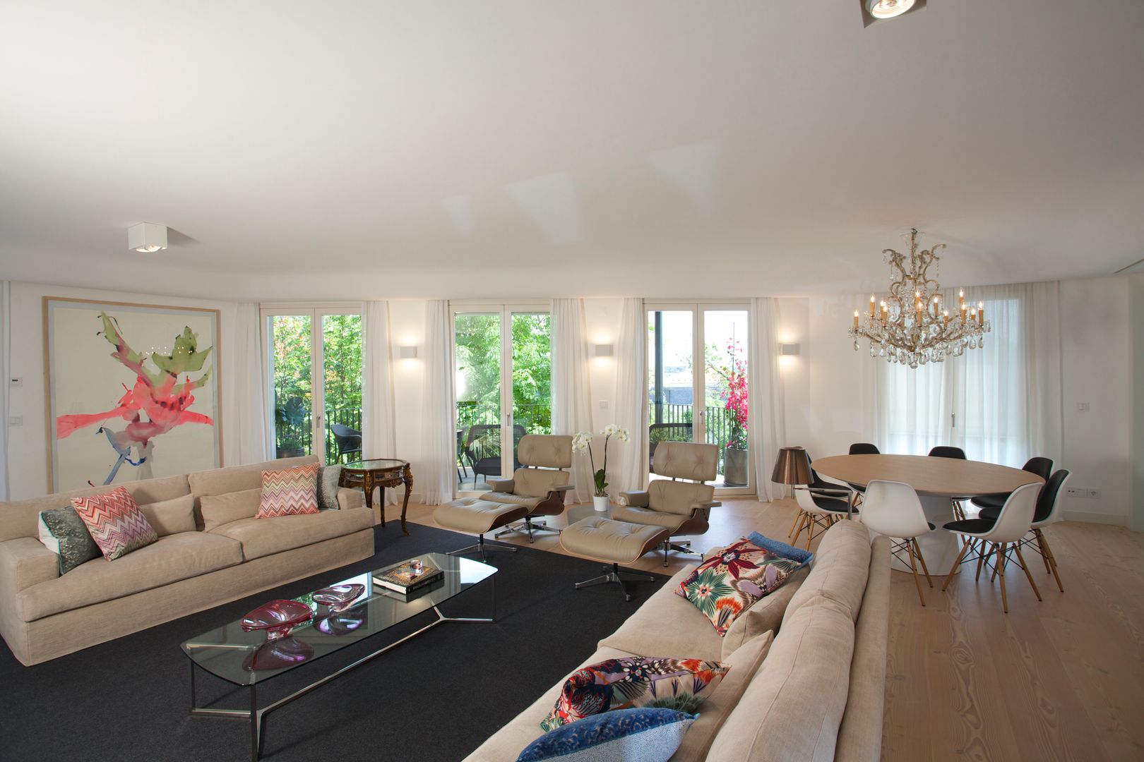Uma atmosfera leve e colorida, Architect Your Home Architect Your Home Moderne Wohnzimmer