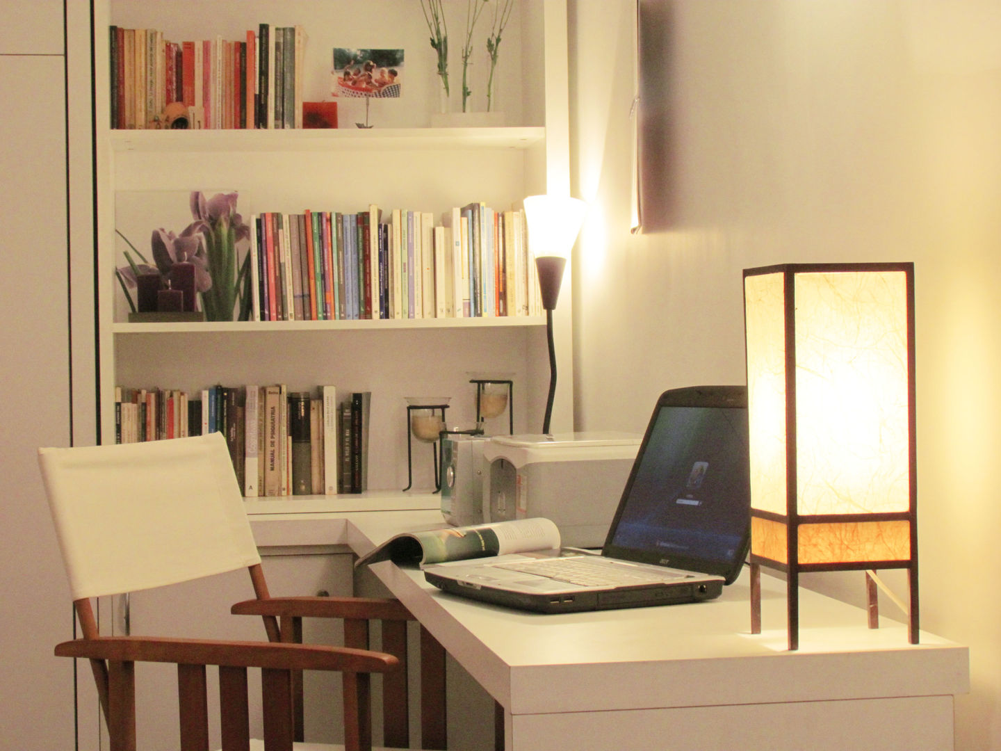 Escritorio MinBai Oficinas de estilo minimalista Madera Acabado en madera