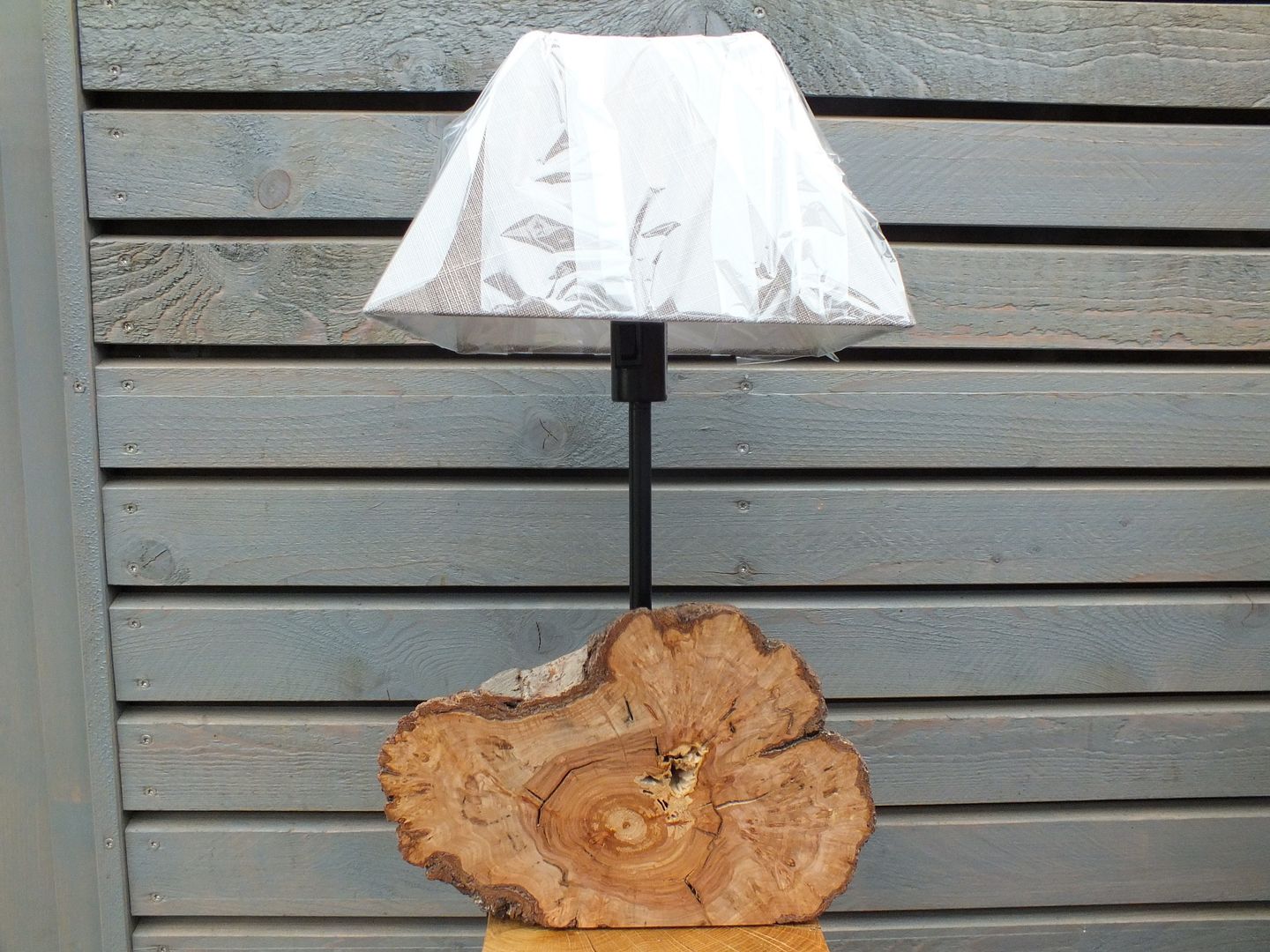 Wildholzlampe aus Scheinbuche, Wood Art Wood Art Soggiorno eclettico Legno Effetto legno Illuminazione
