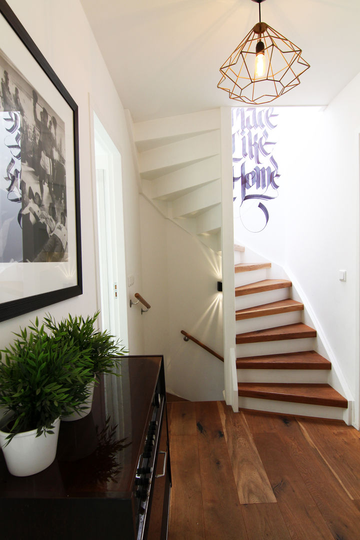 Bertus residency, Diego Alonso designs Diego Alonso designs Modern corridor, hallway & stairs