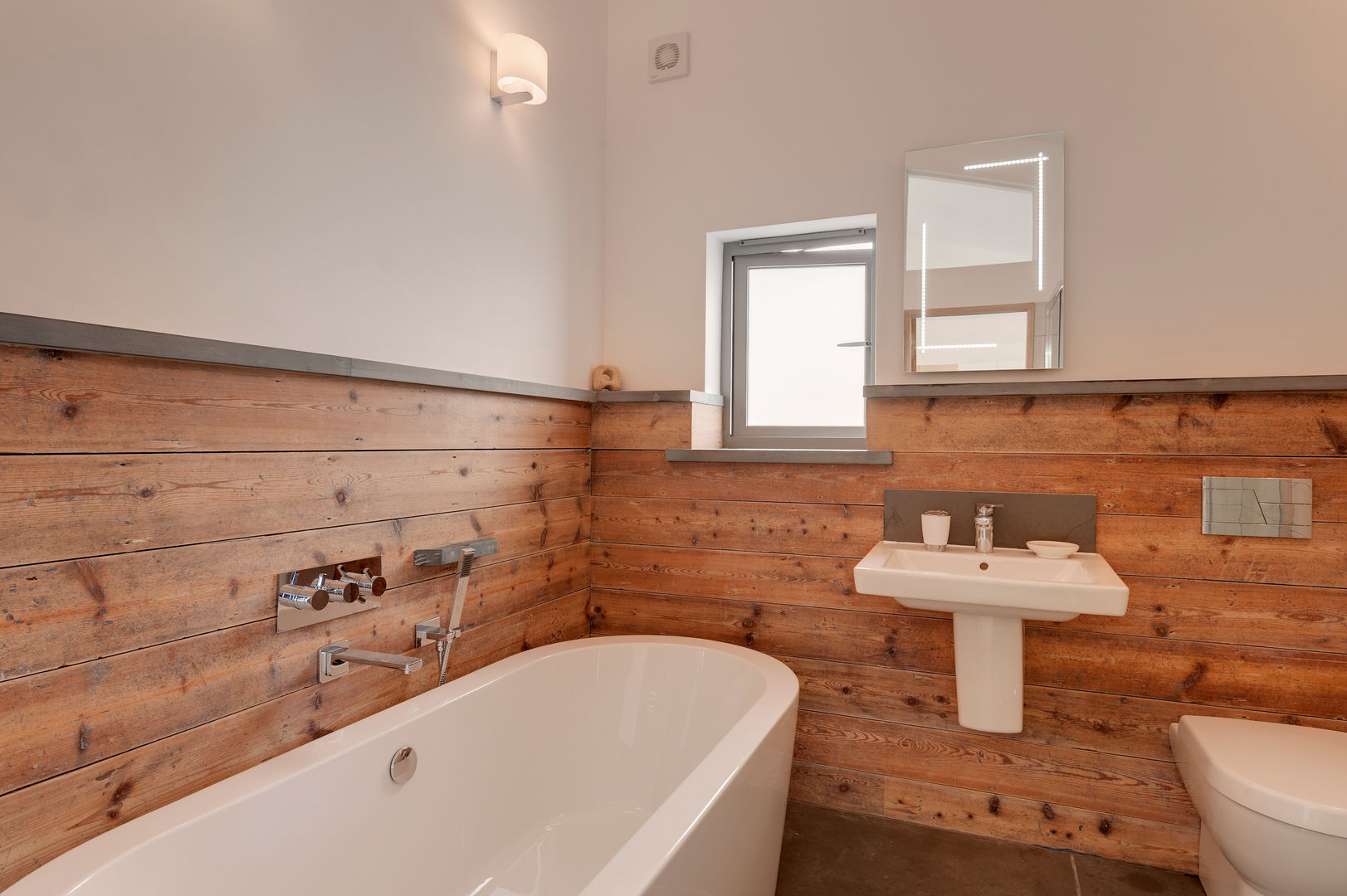 Rockside, Polzeath, Cornwall, Trewin Design Architects Trewin Design Architects モダンスタイルの お風呂