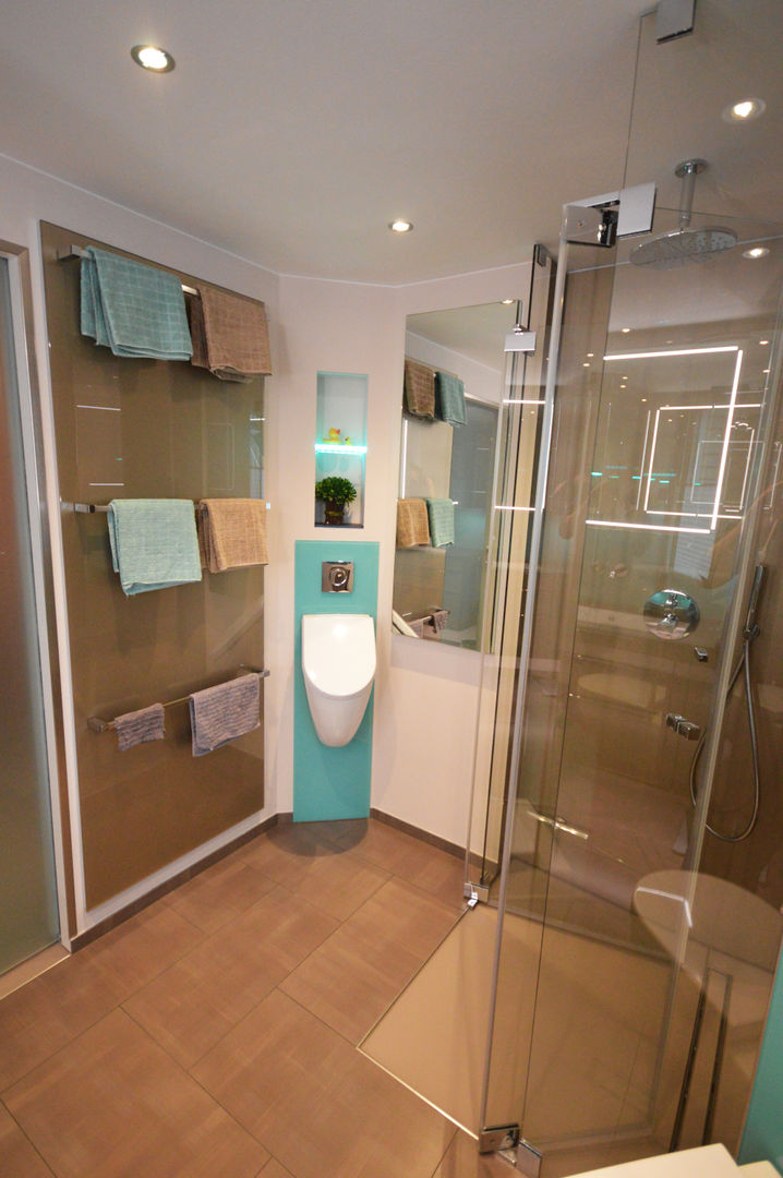 homify 現代浴室設計點子、靈感&圖片 玻璃 布織品與配件