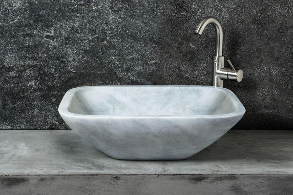 Crib Grey: bathroom sink in grey marble Pietre di Rapolano Minimalist style bathroom Marble Sinks