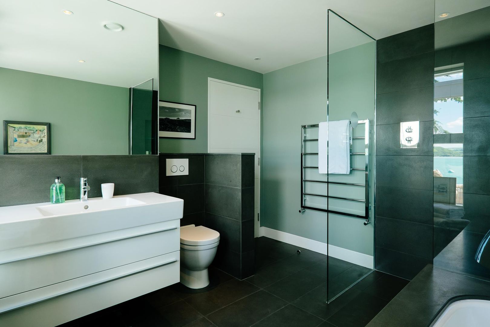 Bathroom Perfect Stays Modern style bathrooms